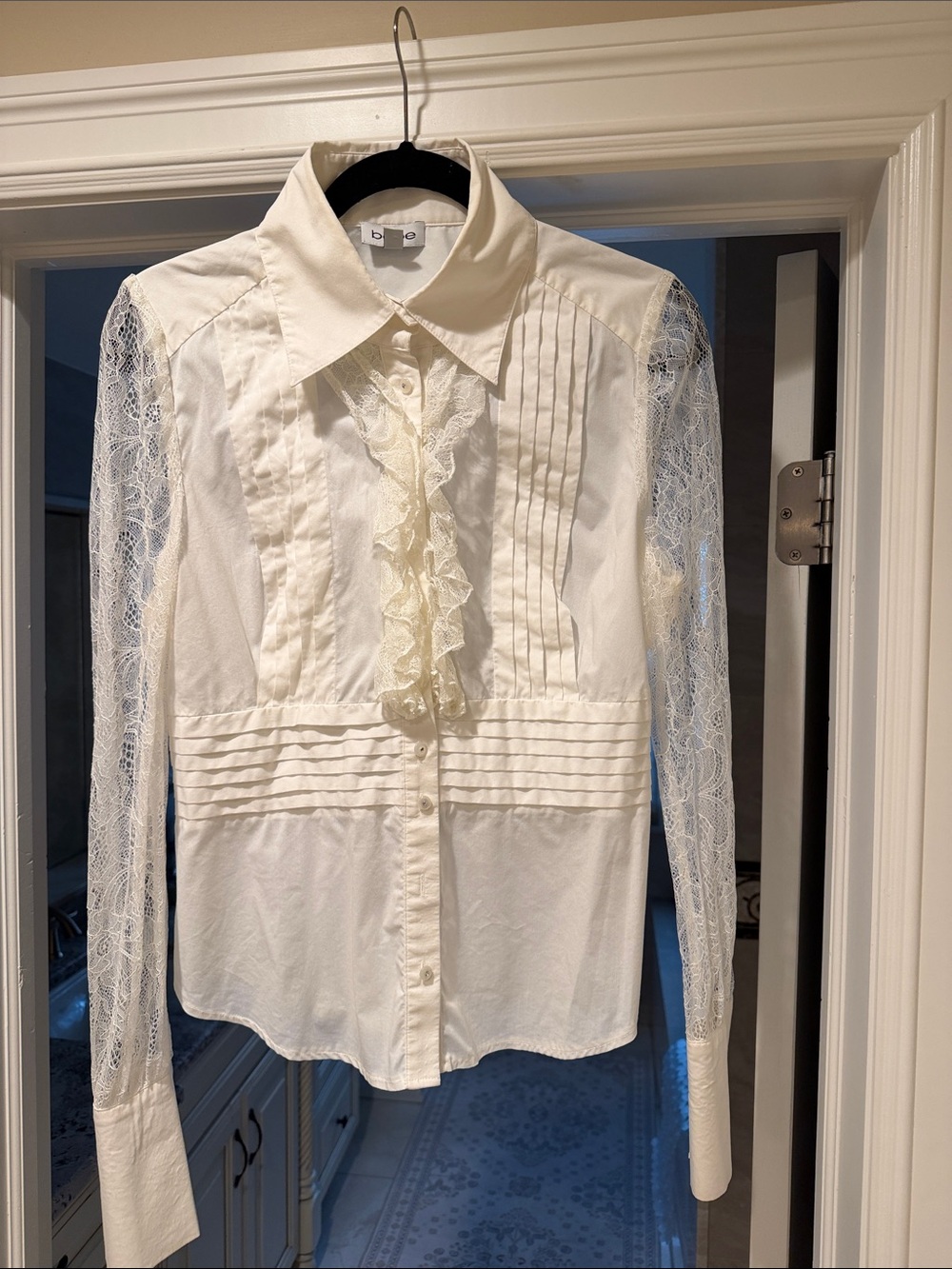 Bebe Women's White Lace-Accent Ruffle Shirt Blouse  L